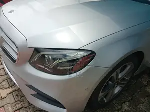 Mercedes-Benz E300 2018 Silver