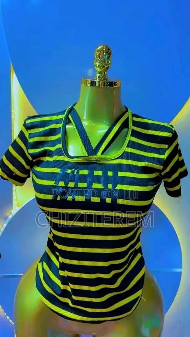 Trendy Scripted Crop Top-Different Colours-Fitted Short Sleeve