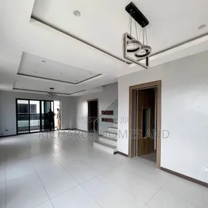 4bdrm Maisonette in Lekki Phase 1 for rent