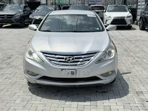Hyundai Sonata SE 2.0T Sedan FWD (2.0L 4cyl 6A) 2011 Silver