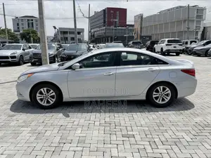 Hyundai Sonata SE 2.0T Sedan FWD (2.0L 4cyl 6A) 2011 Silver