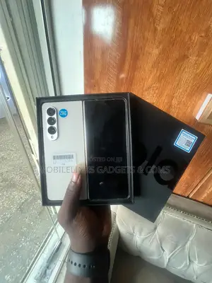 Samsung Galaxy Z Fold4 256 GB Gold