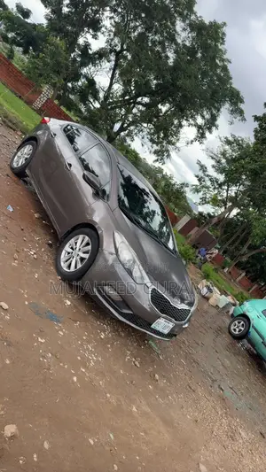 Kia Cerato 2014 Brown