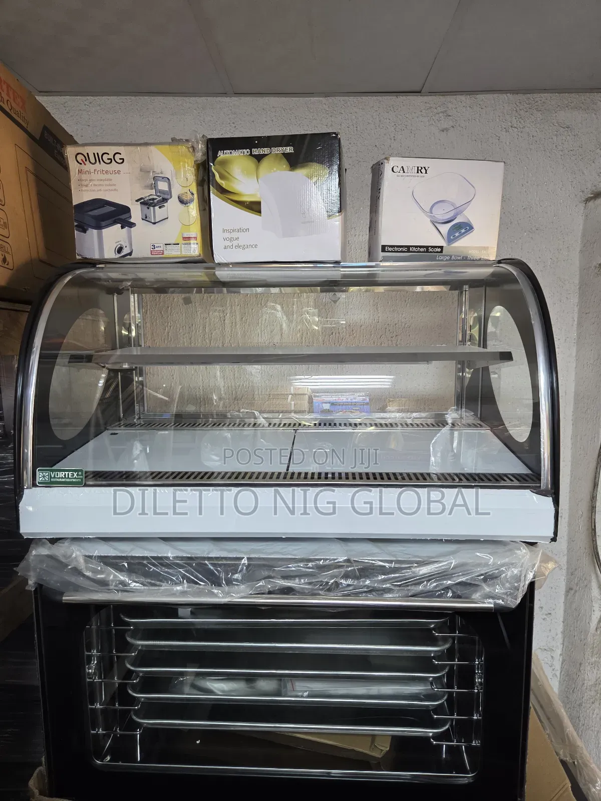 3ft Curve Snack Display