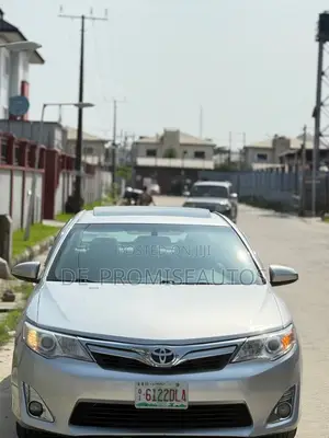 Toyota Camry XLE 4dr Sedan (2.5L 4cyl 6A) 2013 Silver