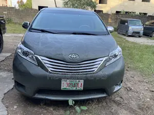 Toyota Sienna 7 Passenger 2011 Green