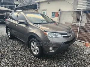Toyota RAV4 XLE 4dr SUV (2.5L 4cyl 6A) 2014 Brown