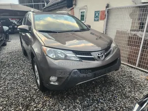 Toyota RAV4 XLE 4dr SUV (2.5L 4cyl 6A) 2014 Brown