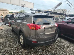 Toyota RAV4 XLE 4dr SUV (2.5L 4cyl 6A) 2014 Brown