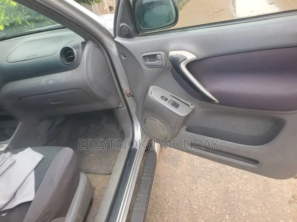 Toyota RAV4 Automatic 2002 Silver
