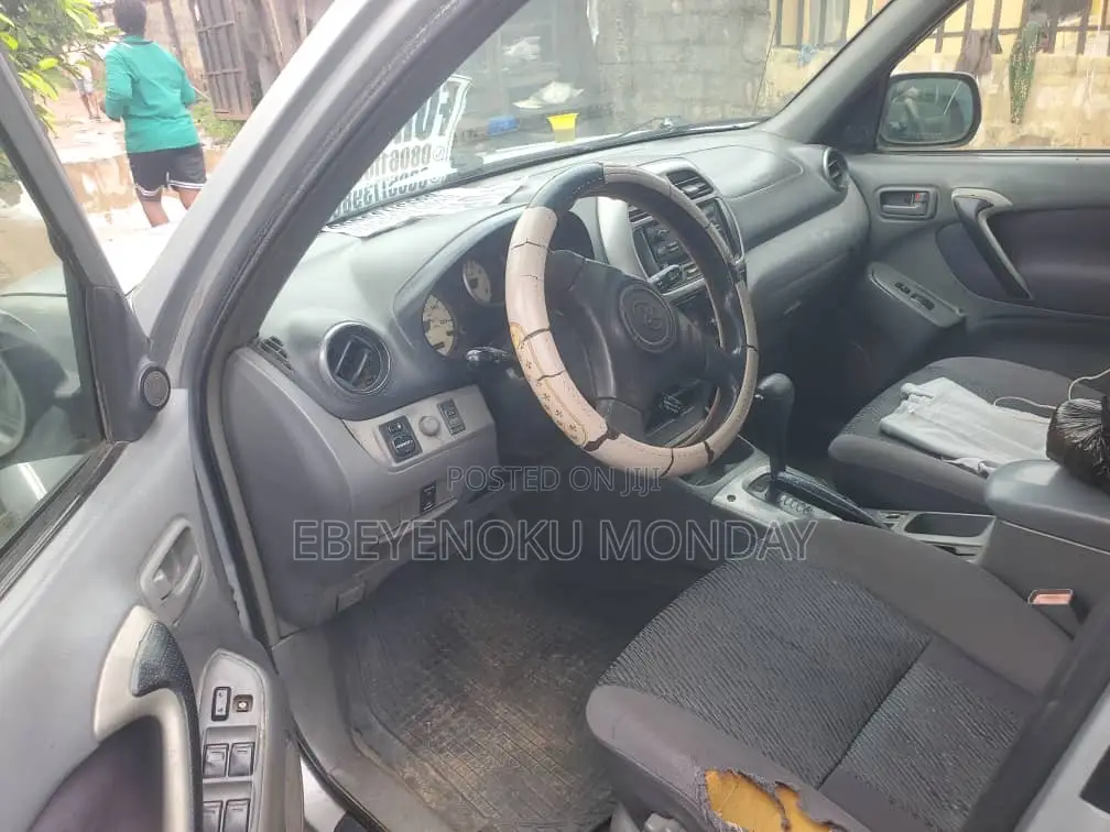 Toyota RAV4 Automatic 2002 Silver