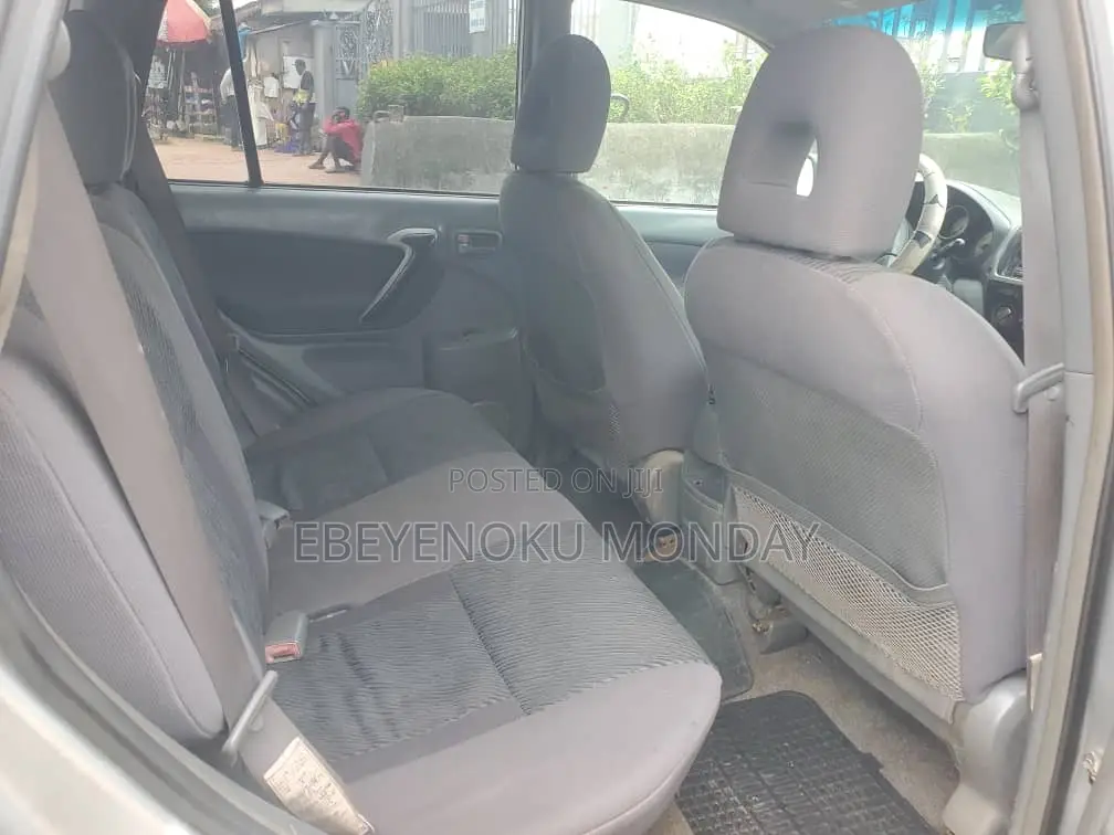 Toyota RAV4 Automatic 2002 Silver