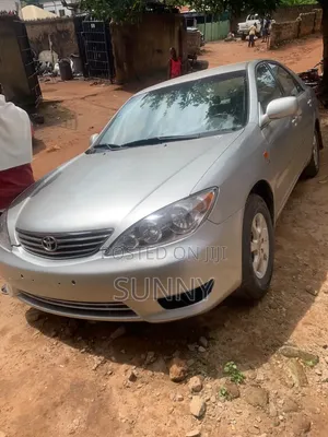 Toyota Camry XLE 4dr Sedan (2.4L 4cyl 4A) 2004 Silver