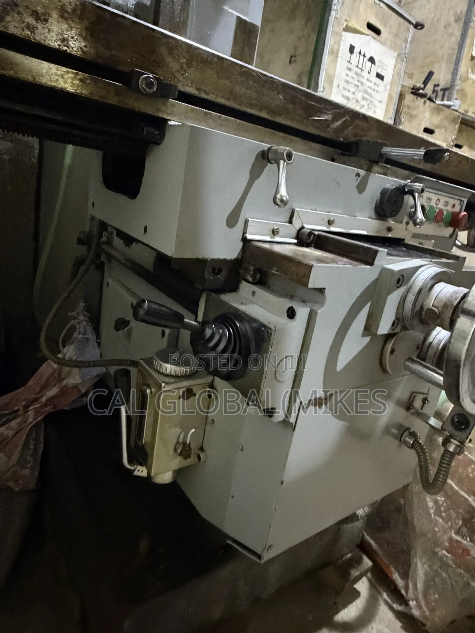 Vertical Knee-Type Willing Machine