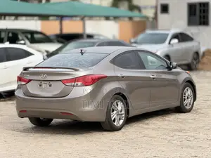 Hyundai Elantra Limited Sedan FWD (1.8L 4cyl 6A) 2013 Brown