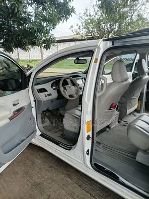 Toyota Sienna 2012 White