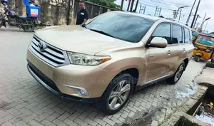 Toyota Highlander 2011 Gold