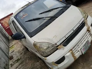 Chevrolet 3500 2005 White