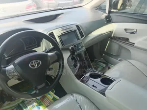 Toyota Venza 2010 Silver