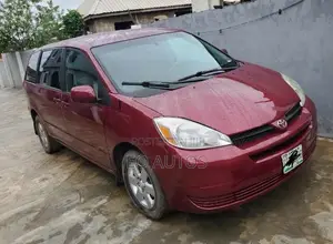 Toyota Sienna 2006 Red