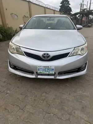 Toyota Camry SE 4dr Sedan (2.5L 4cyl 6A) 2012 Silver
