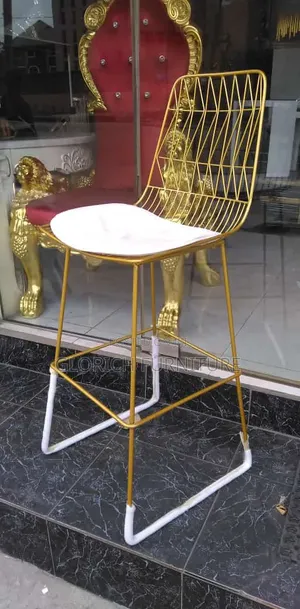 Regal Gold Wire Bar Stool – Luxury Marble-Top Design