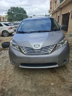 Toyota Sienna XLE 7 Passenger (3.5L 6cyl 6A) 2016 Silver