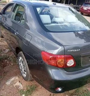 Toyota Corolla LE 4dr Sedan (1.8L 4cyl 4A) 2010 Gray