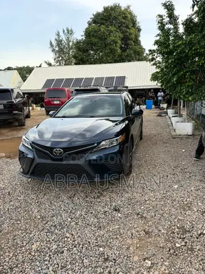 Toyota Camry SE FWD (2.5L 4cyl 8AM) 2018