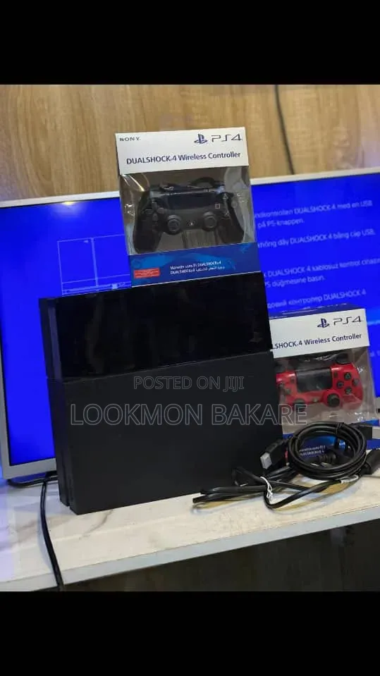 Play Station 4 Fat, 2 Pads and Installed Games
