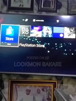 Play Station 4 Fat, 2 Pads and Installed Games