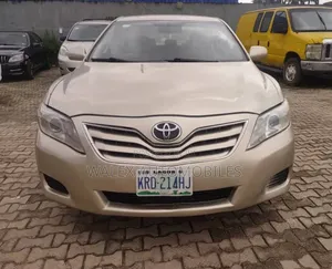 Toyota Camry 2010 Gold