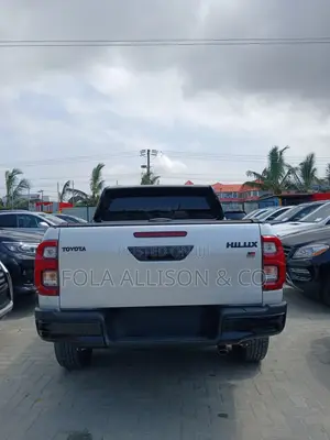 New Toyota Hilux 2024 White