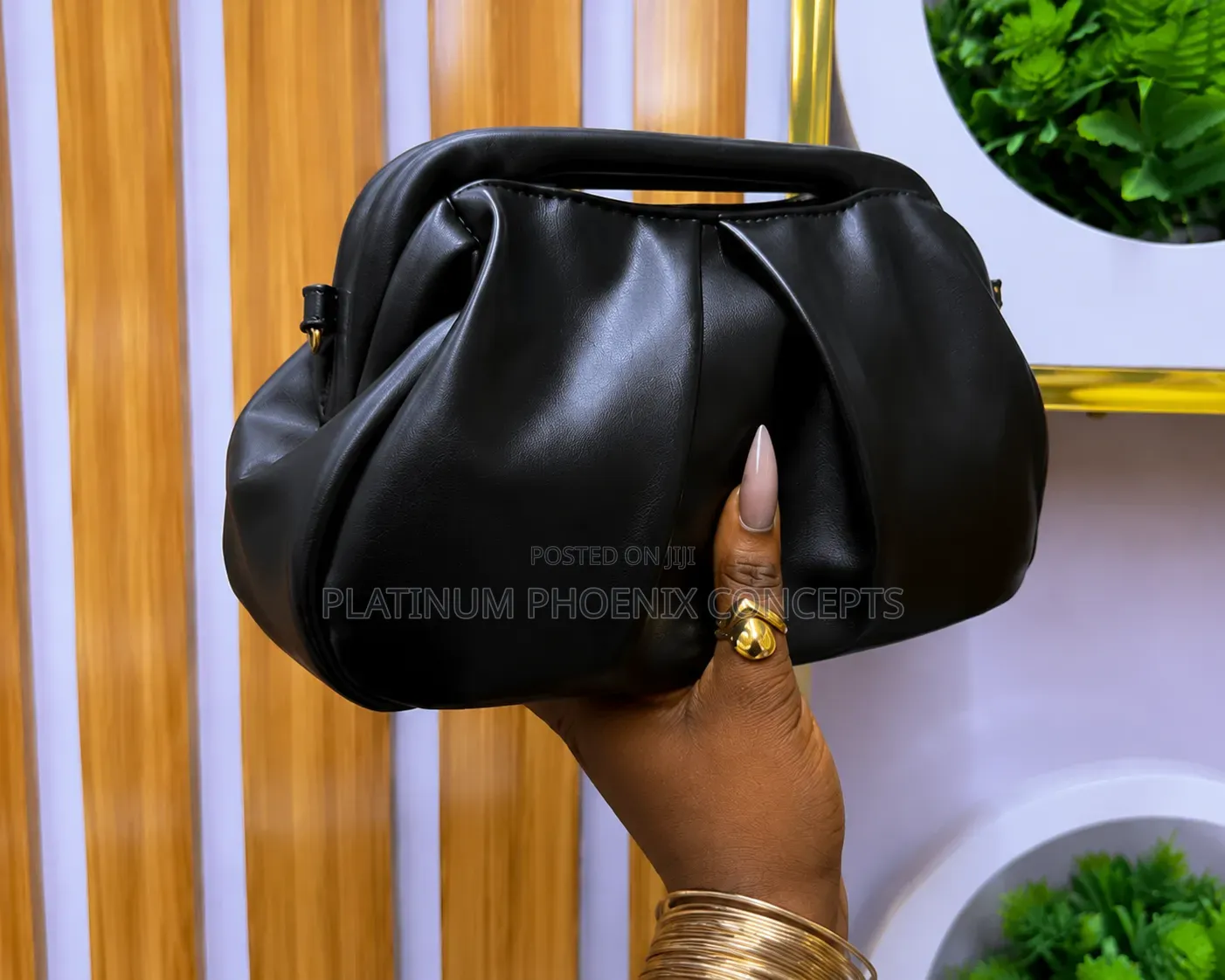 Quality Purse for All Occasions With Chain Strap
