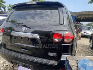 Toyota Sequoia Platinum 4x4 2018 Black