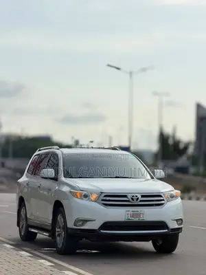 Toyota Highlander Limited 3.5l 4WD 2013 White