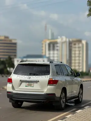 Toyota Highlander Limited 3.5l 4WD 2013 White