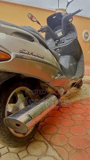 Suzuki 2005 Gray