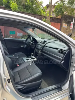 Toyota Camry SE 4dr Sedan (2.5L 4cyl 6A) 2013 Silver