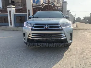 Toyota Highlander XLE 2019 Silver