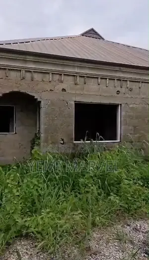 6bdrm Block of Flats in Emmanuel Estate, Off, Idishin for sale
