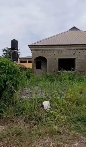 6bdrm Block of Flats in Emmanuel Estate, Off, Idishin for sale