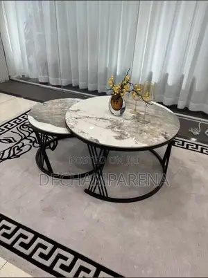 1+1 Stand Out Center Table