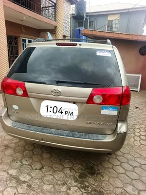 Toyota Sienna 2006 Gold