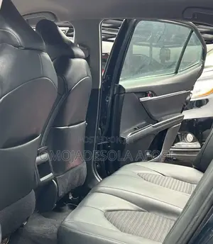 Toyota Camry SE FWD (2.5L 4cyl 8AM) 2018 Black