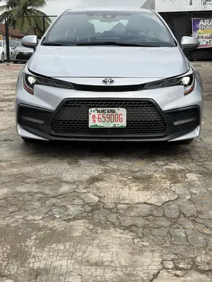 Toyota Corolla SE 2021 Silver