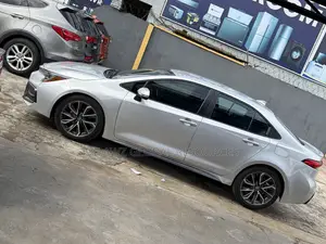 Toyota Corolla SE 2021 Silver