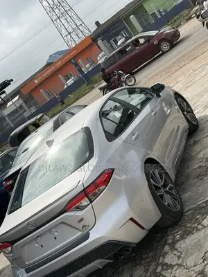 Toyota Corolla SE 2021 Silver