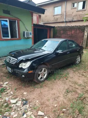 Mercedes-Benz 200 2003 Black
