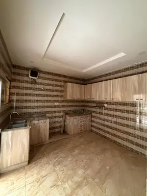 5bdrm Townhouse / Terrace in Guzape, Abuja for rent